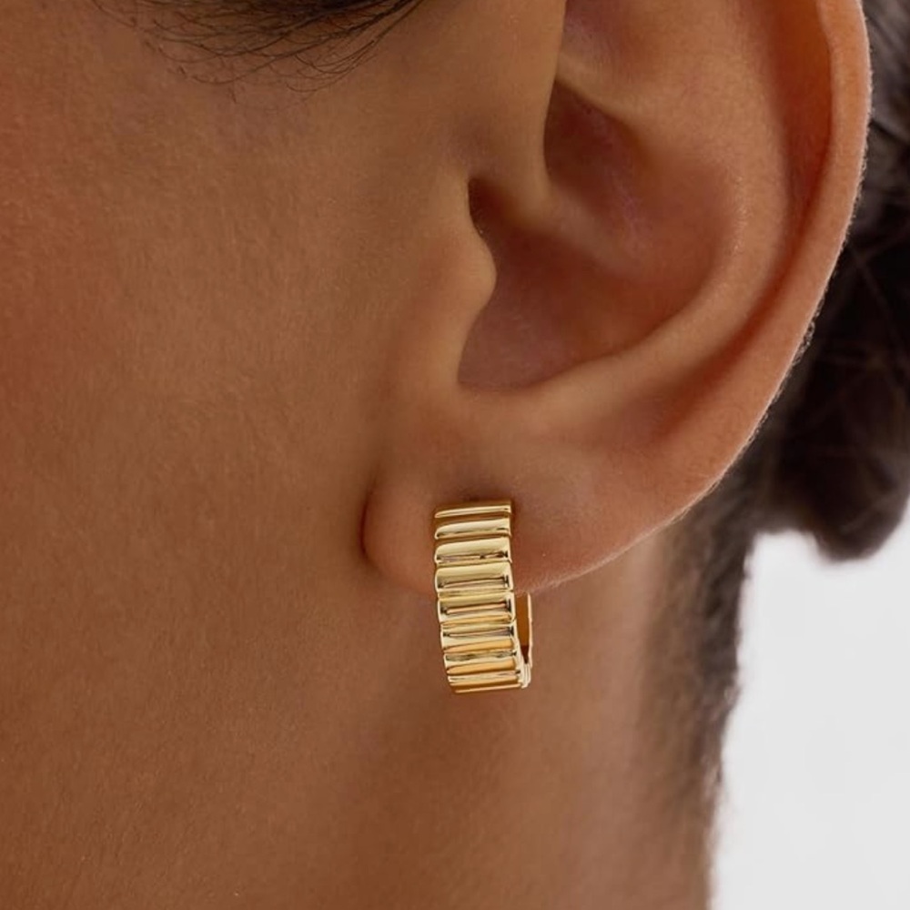 NEW 14K Gold Plated Bold Statement Hoop Earrings - Picture 2 of 4